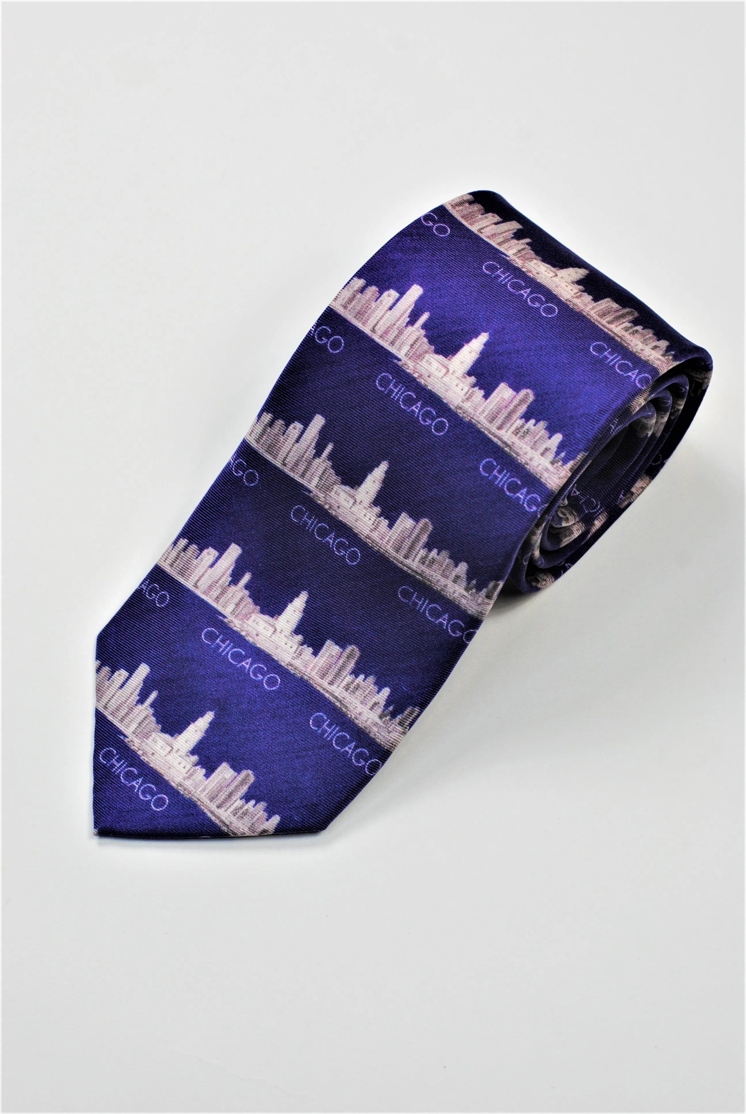 CHICAGO Skyline 100% Silk Men Tie in Purple Horizontal